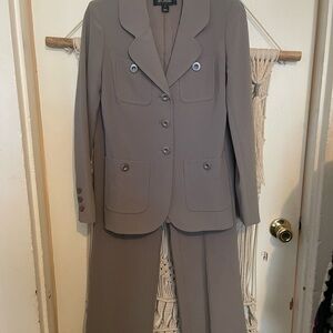 St. John Taupe 2 Piece Pant Suit Jacket Size 0 Pants Size 2 Four Pocket Jacket